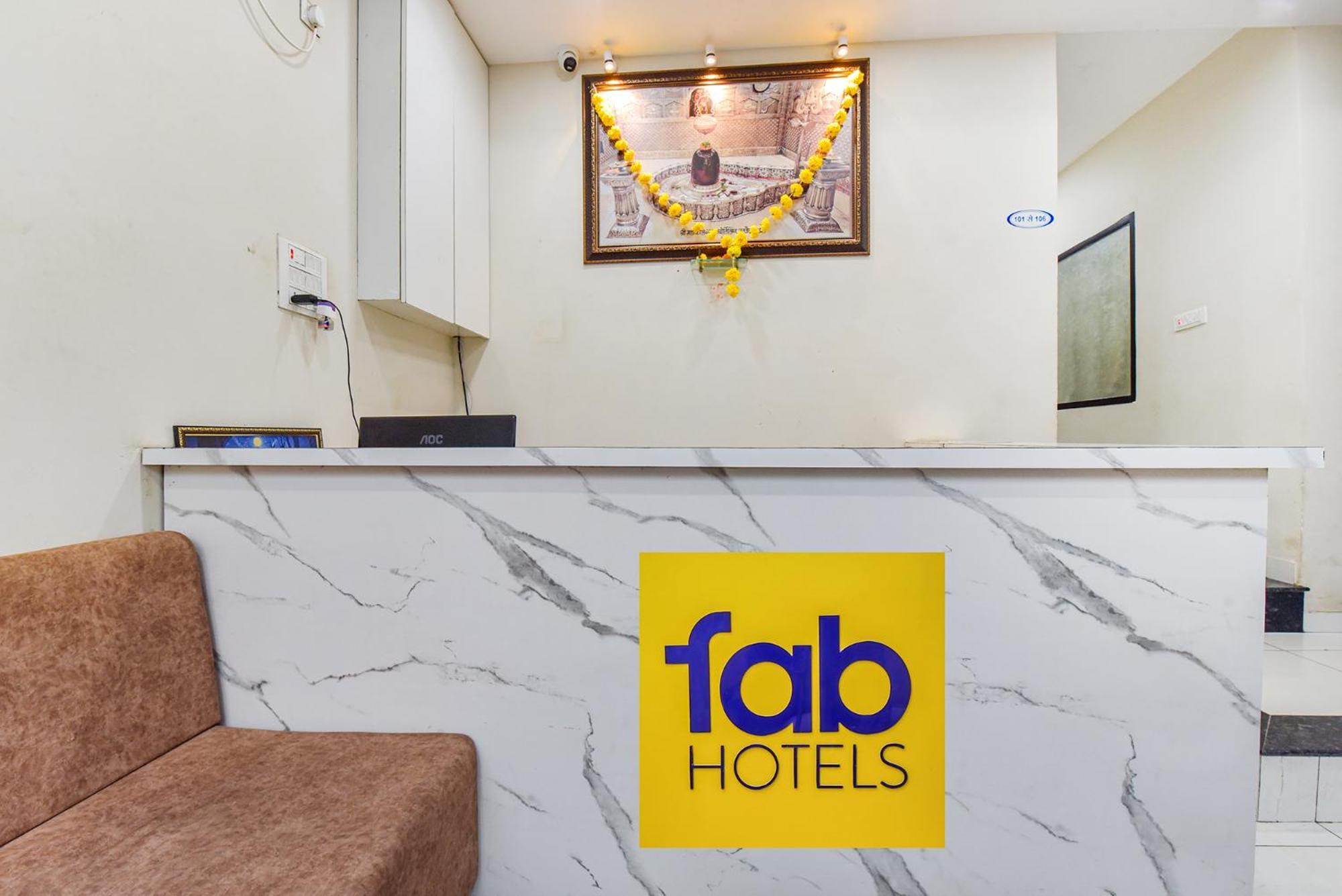 Fabexpress Devani Palace Ujjain Exterior photo