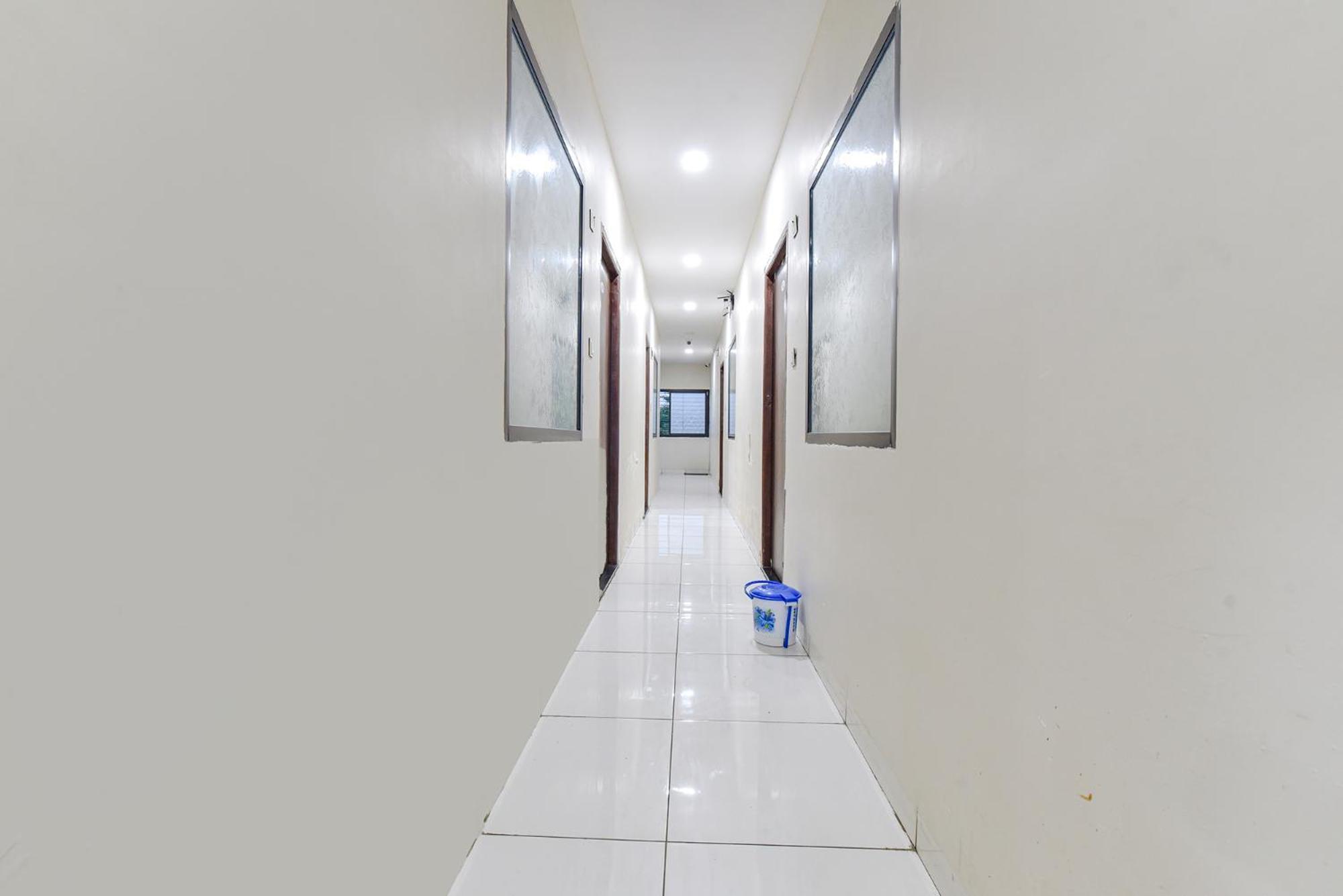 Fabexpress Devani Palace Ujjain Exterior photo