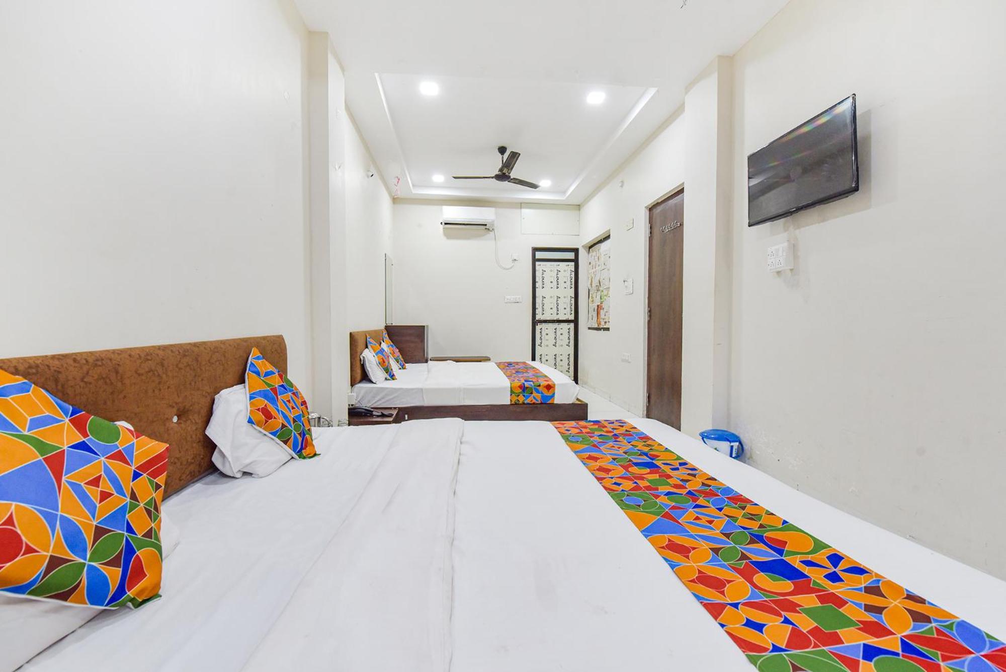 Fabexpress Devani Palace Ujjain Exterior photo